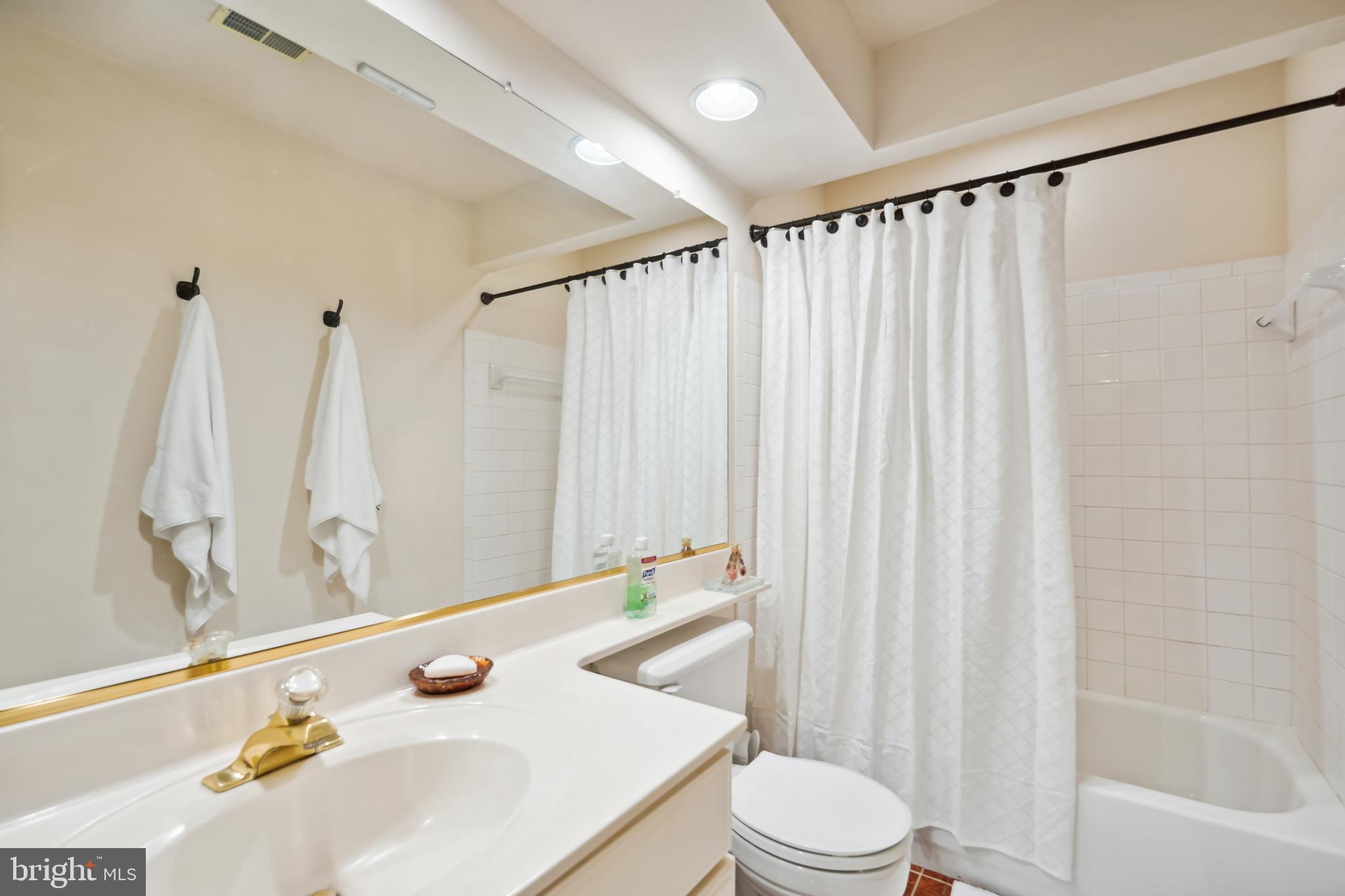 10109 Legacy COURT