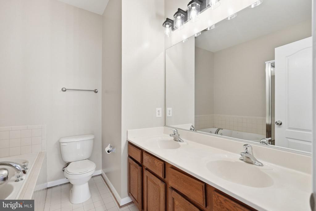 5610 CAPITAL GATEWAY DRIVE