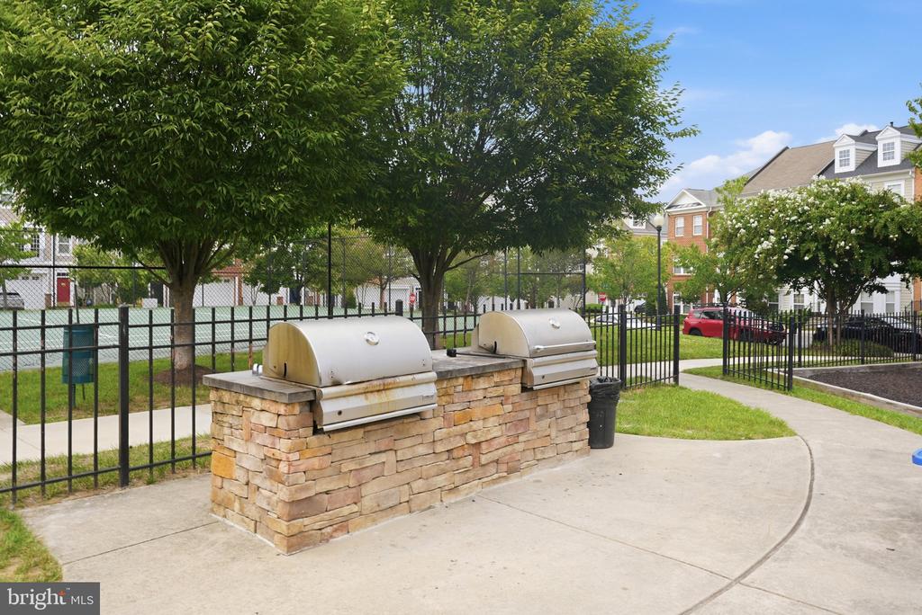 5610 CAPITAL GATEWAY DRIVE