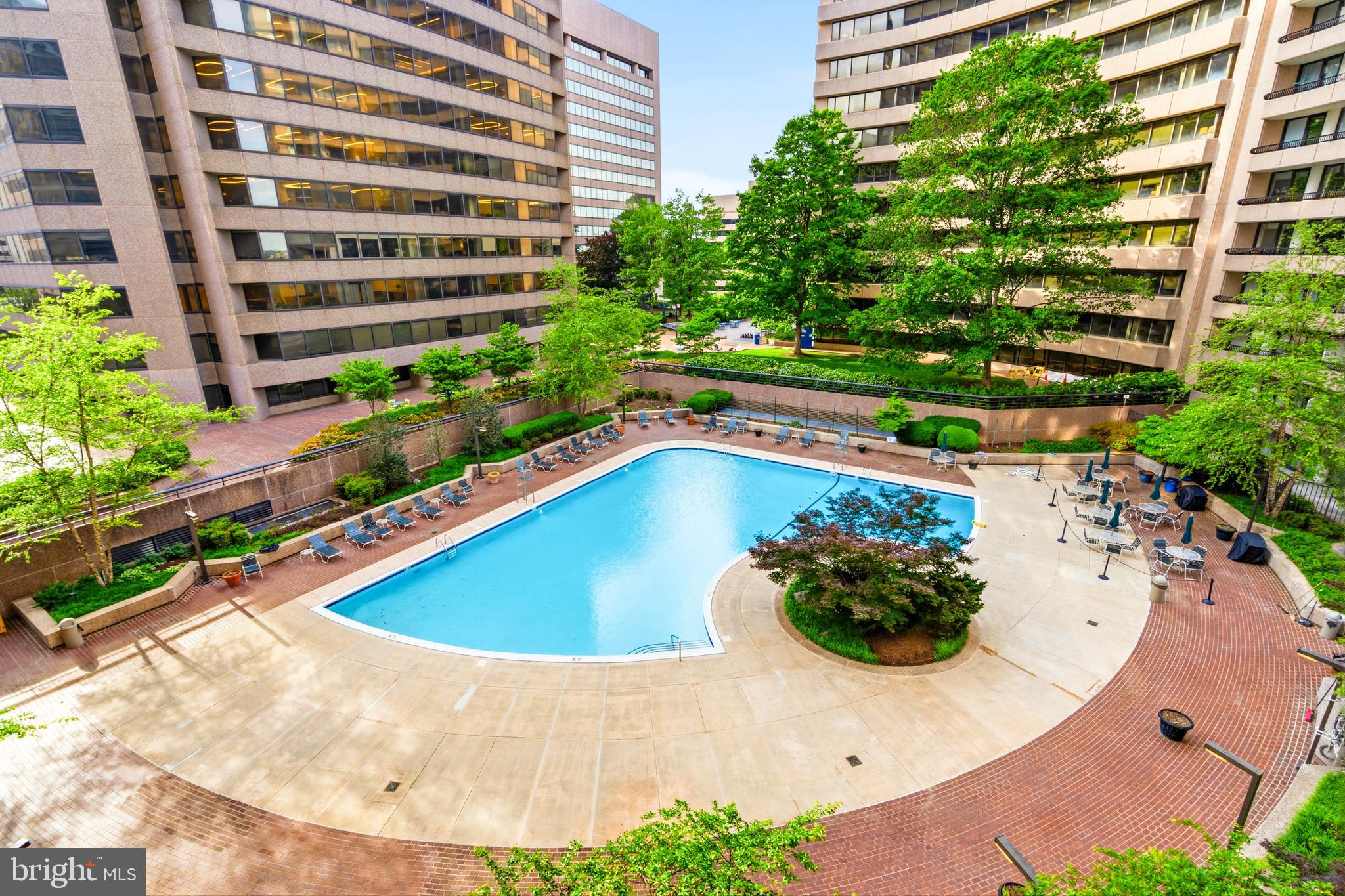 1300 CRYSTAL DRIVE 606S