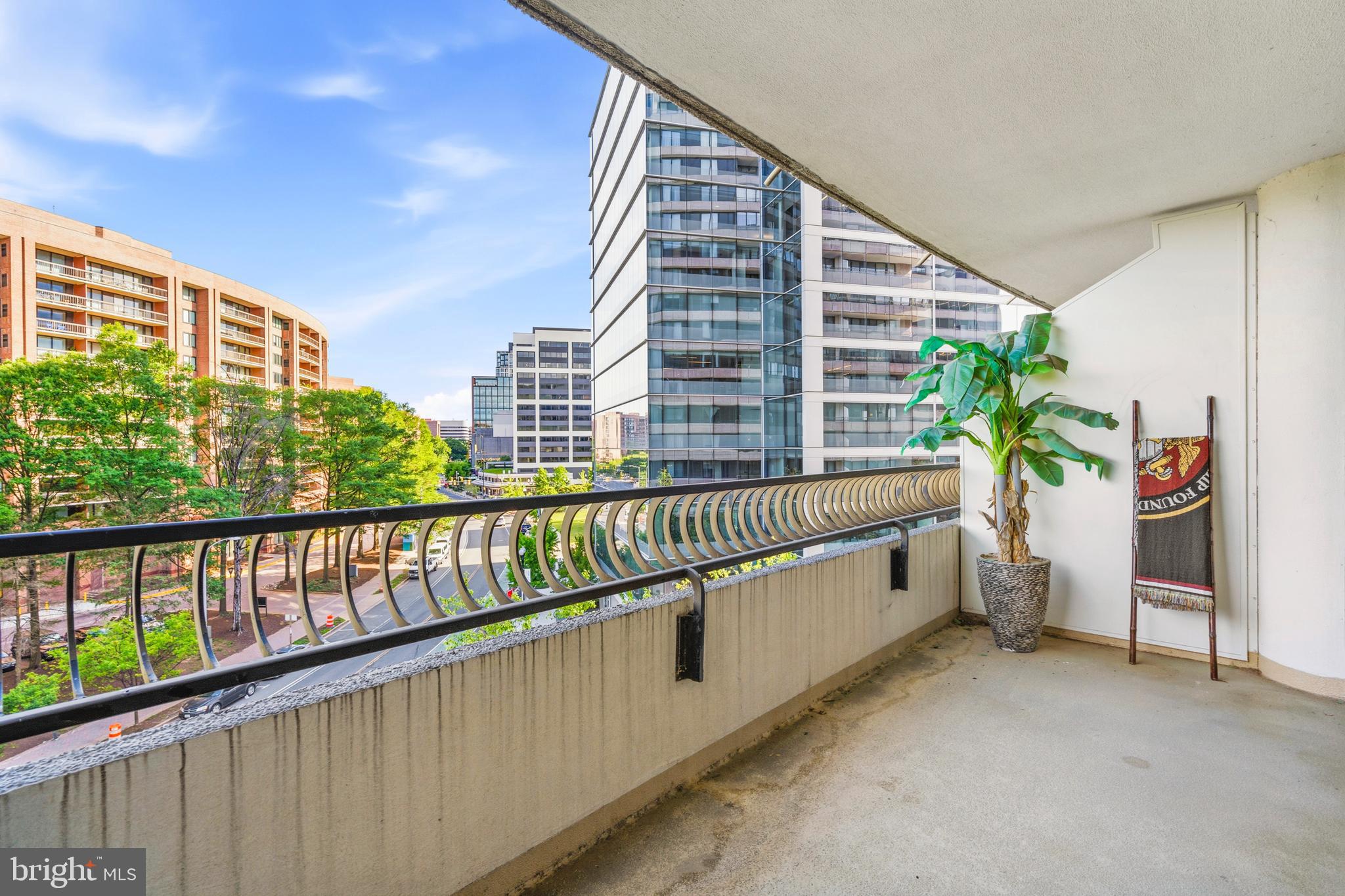 1300 CRYSTAL DRIVE 606S