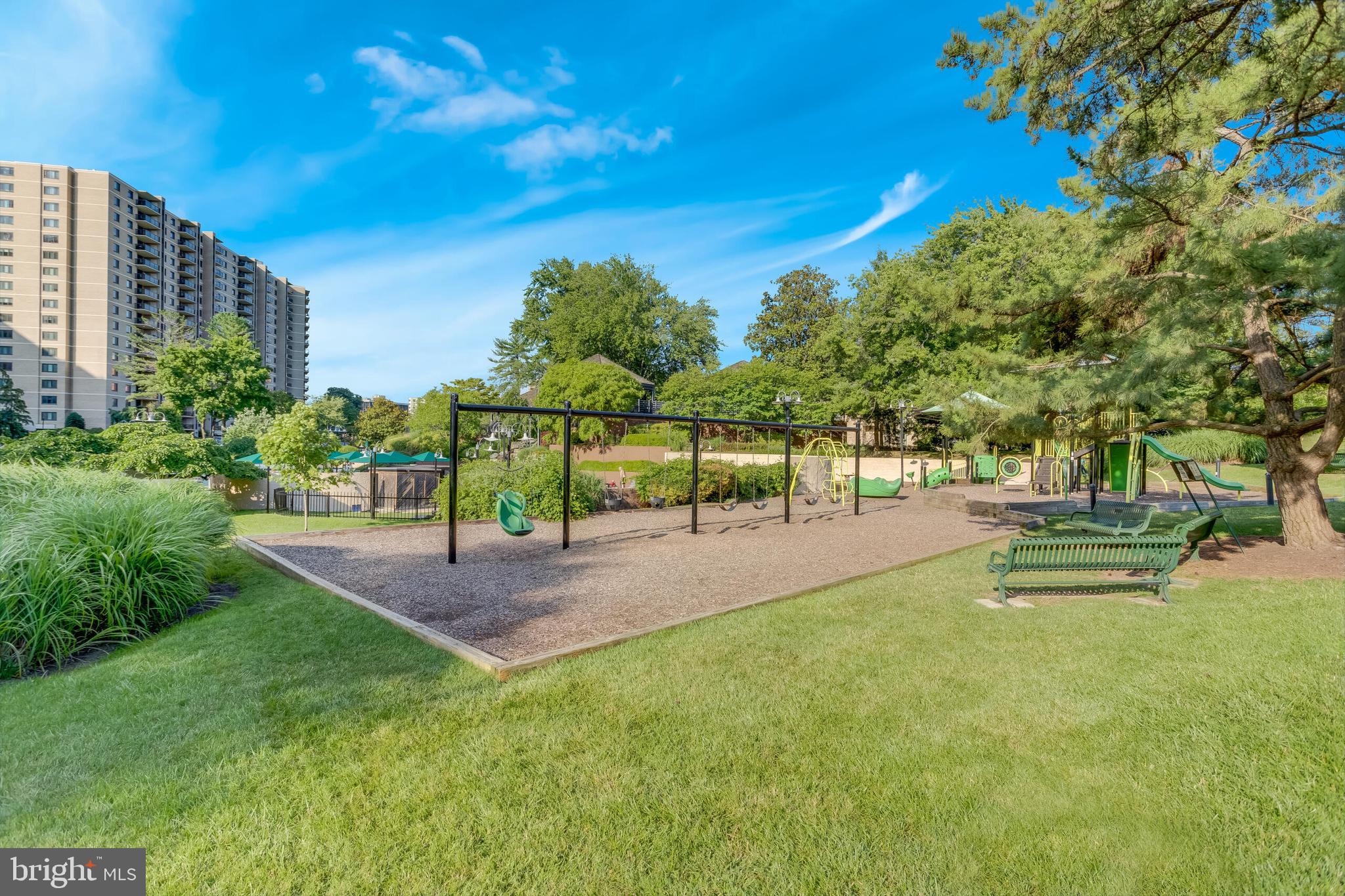 309 Yoakum Pkwy #308