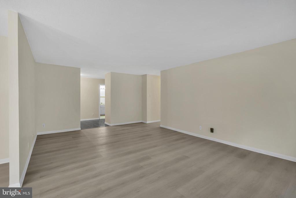309 Yoakum Pkwy #308