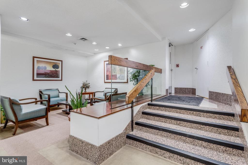 309 Yoakum Pkwy #308
