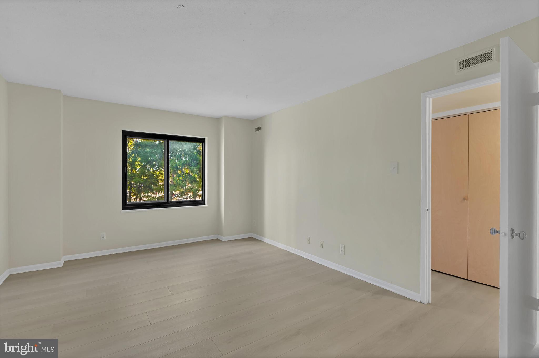 309 Yoakum Pkwy #308