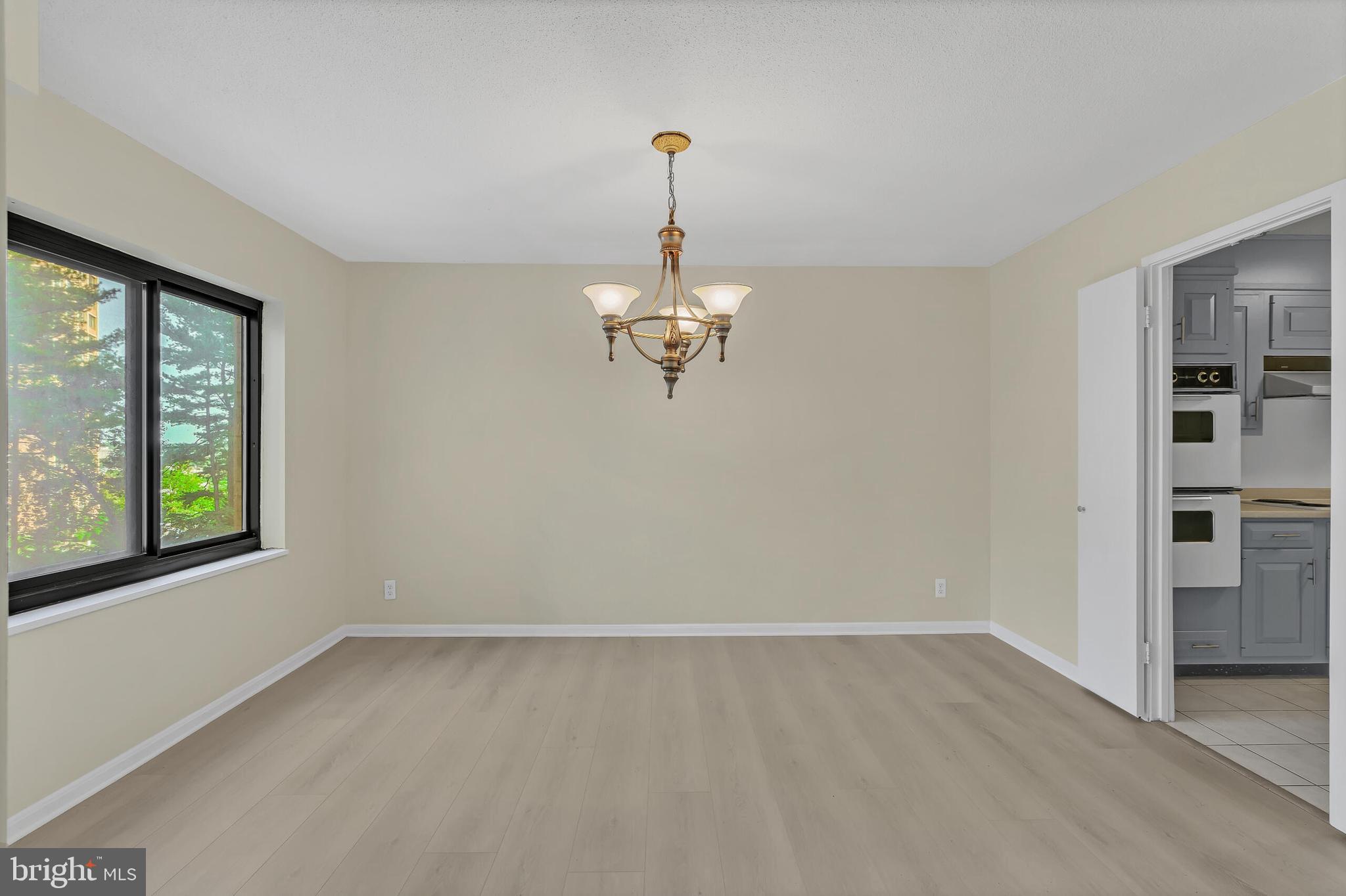 309 Yoakum Pkwy #308