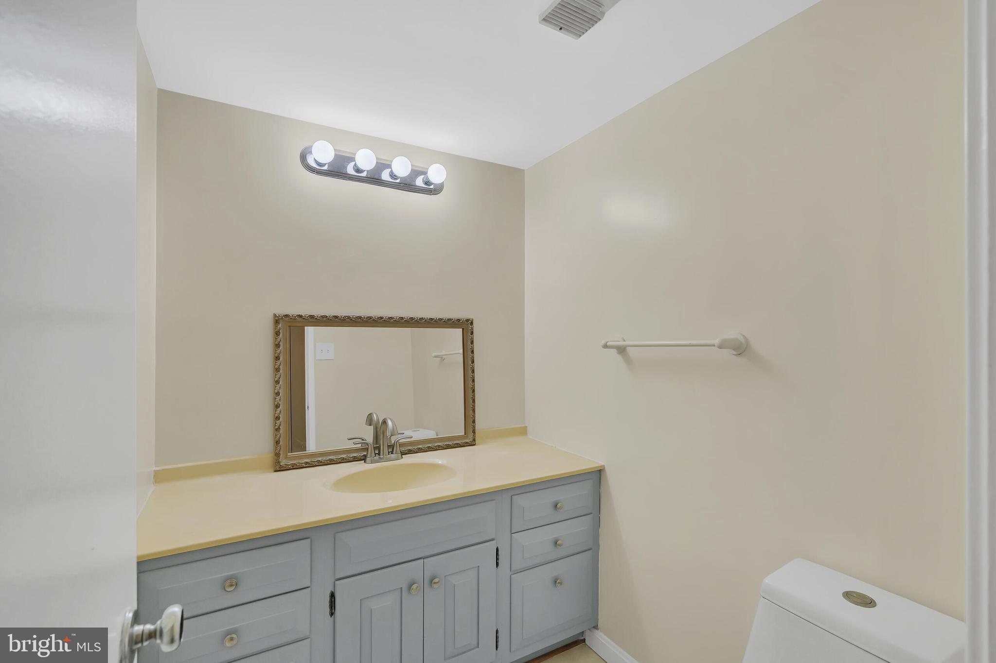 309 Yoakum Pkwy #308