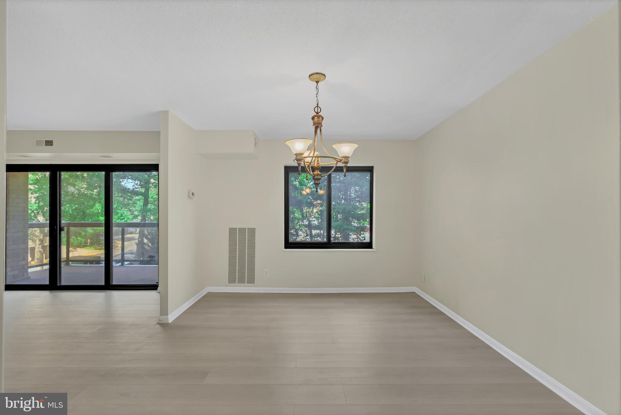 309 Yoakum Pkwy #308