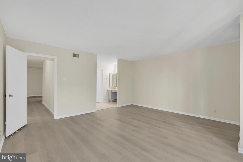 309 Yoakum Pkwy #308