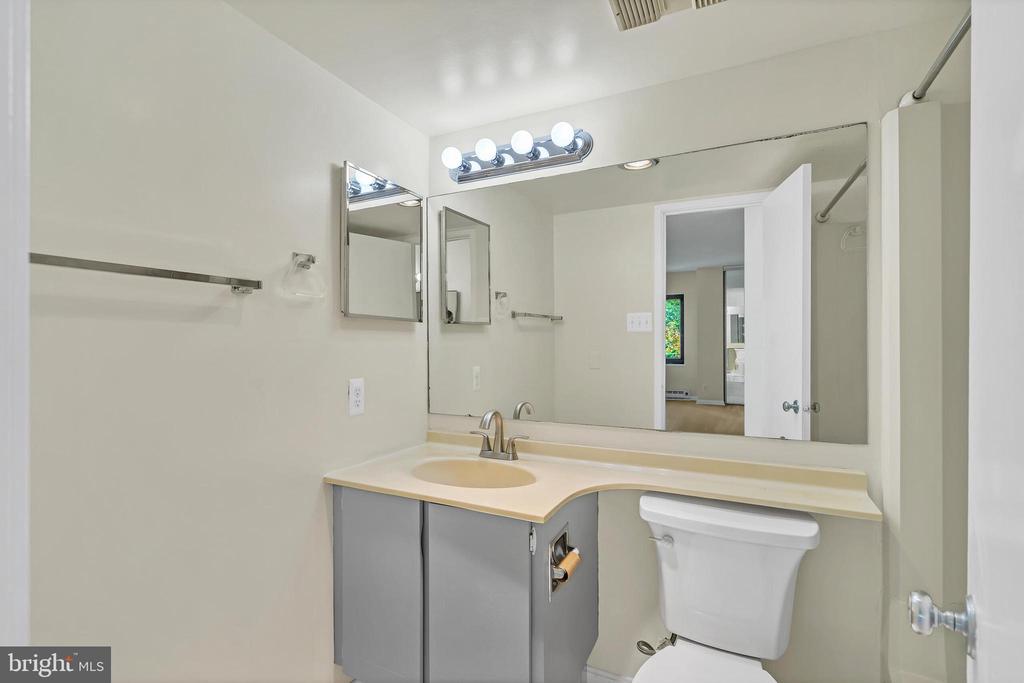 309 Yoakum Pkwy #308