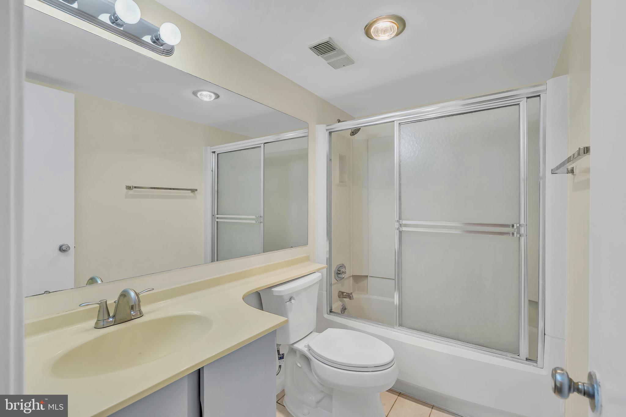 309 Yoakum Pkwy #308