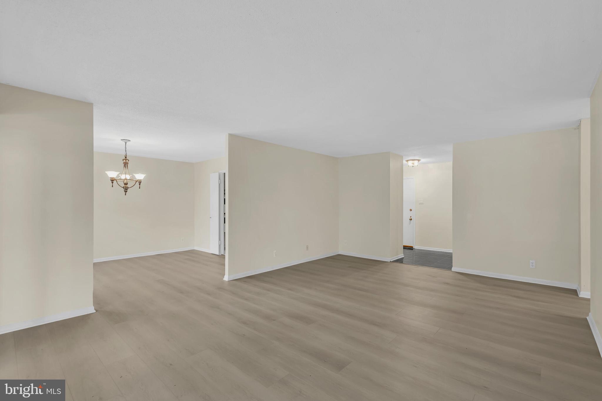 309 Yoakum Pkwy #308