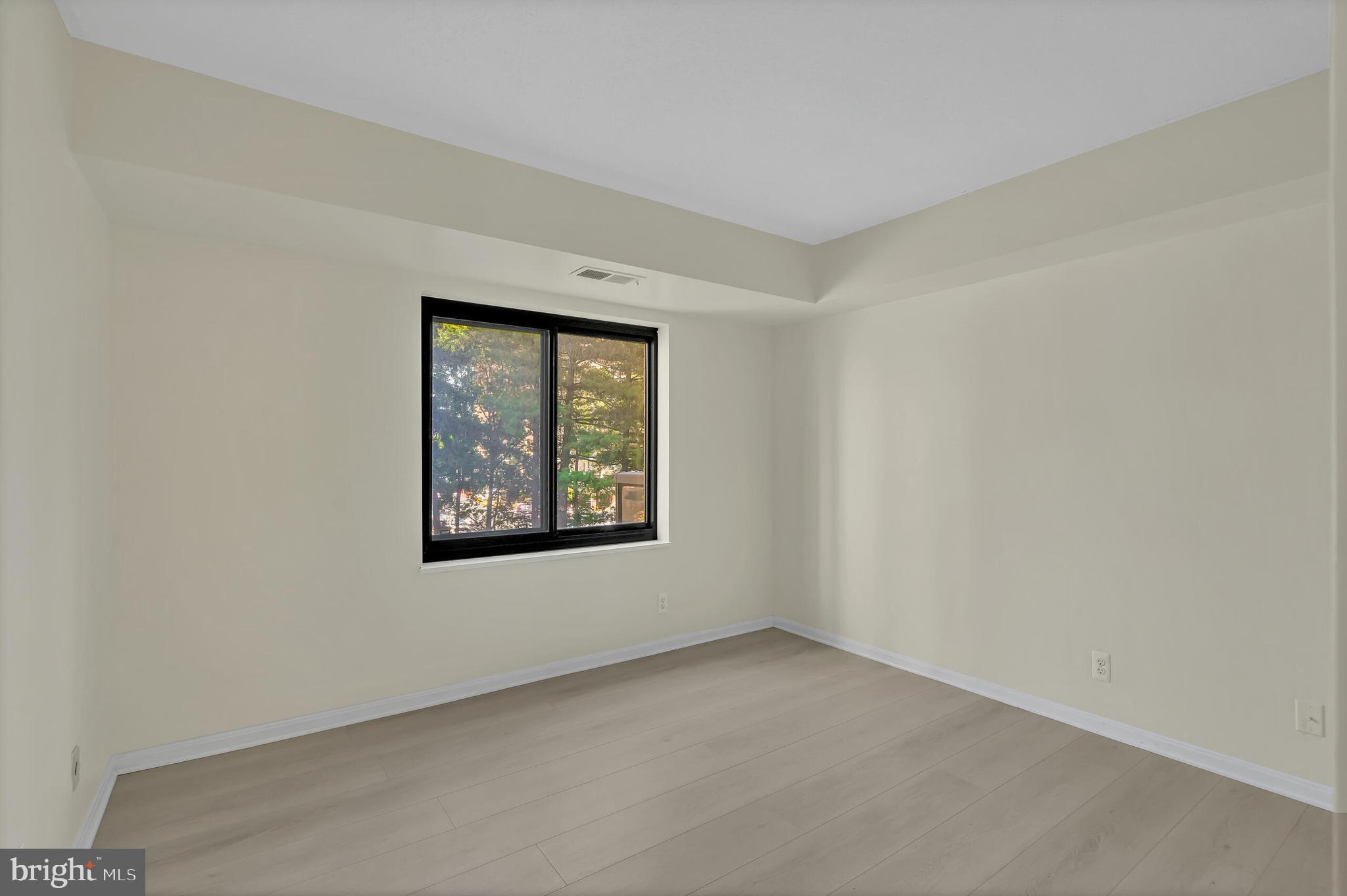 309 Yoakum Pkwy #308