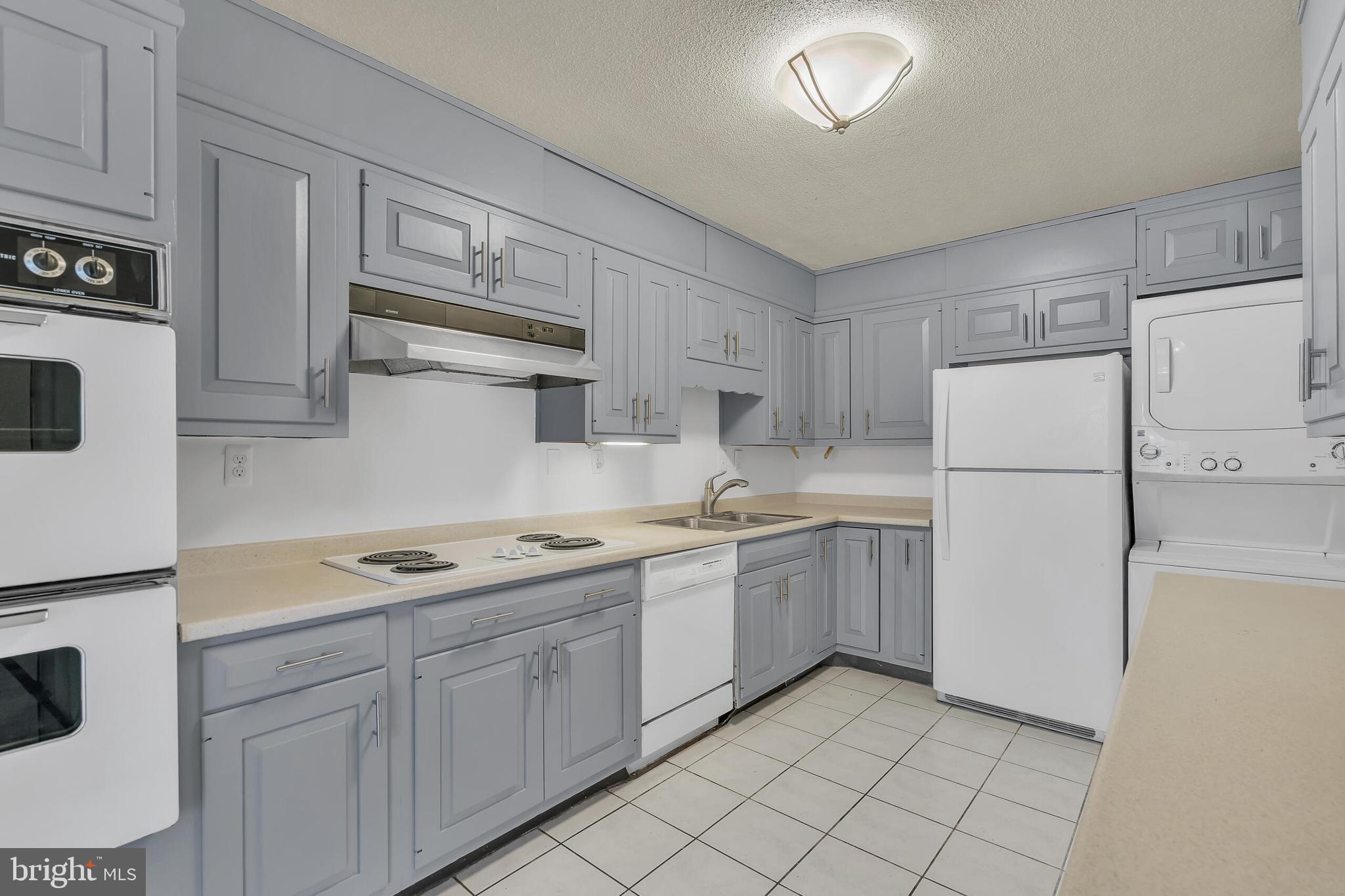 309 Yoakum Pkwy #308