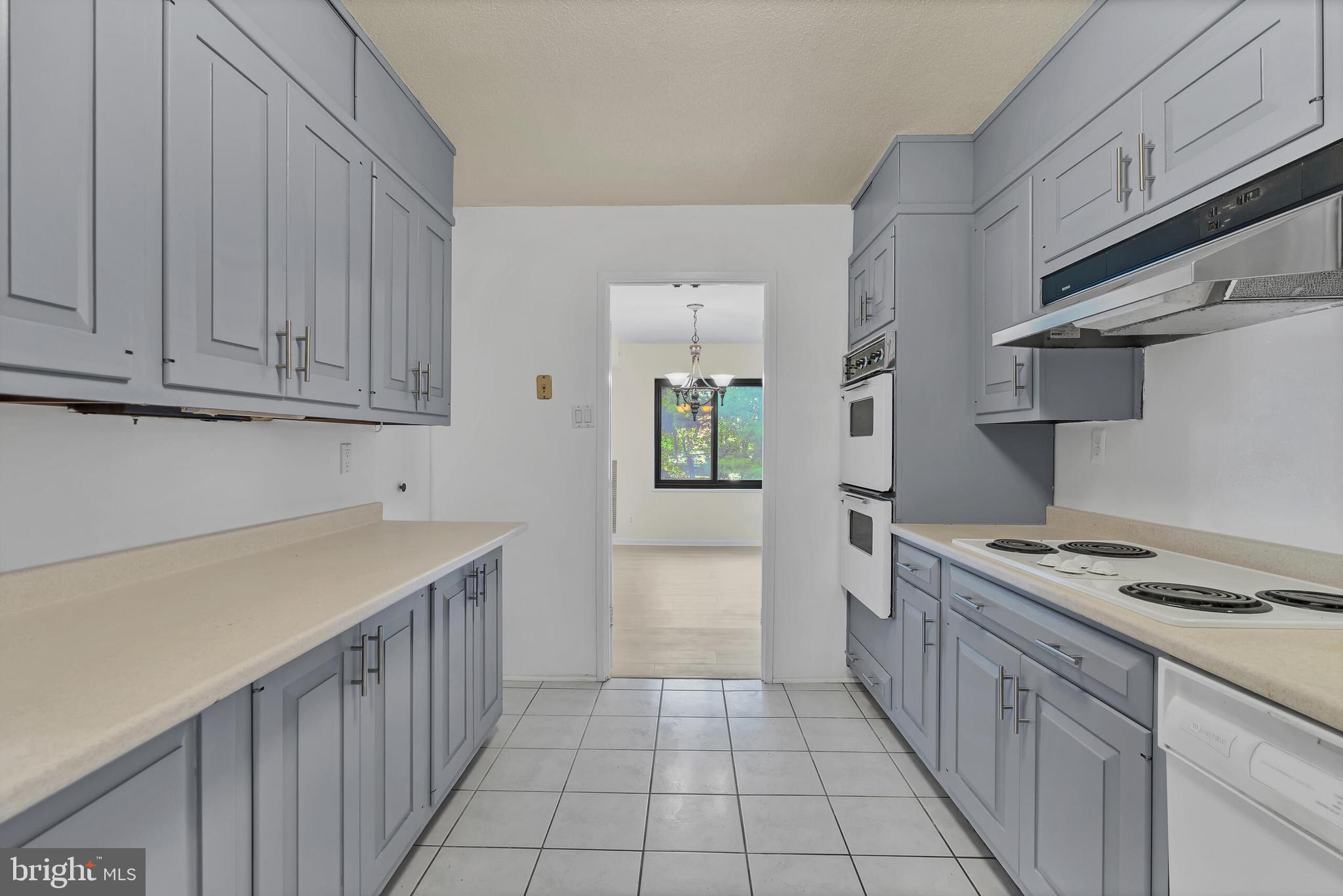 309 Yoakum Pkwy #308