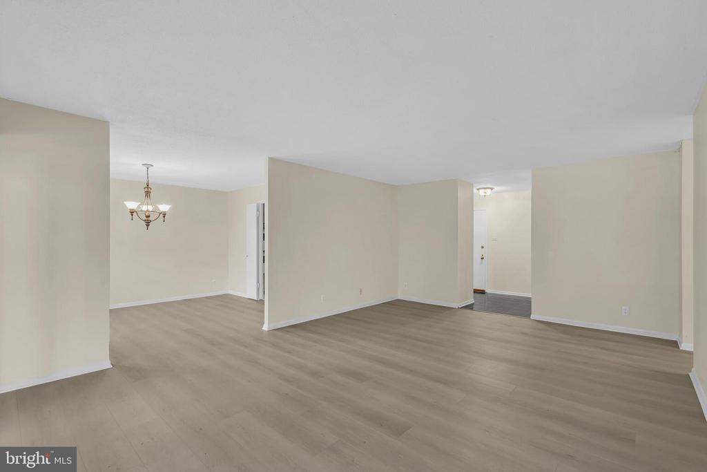 309 Yoakum Pkwy #308