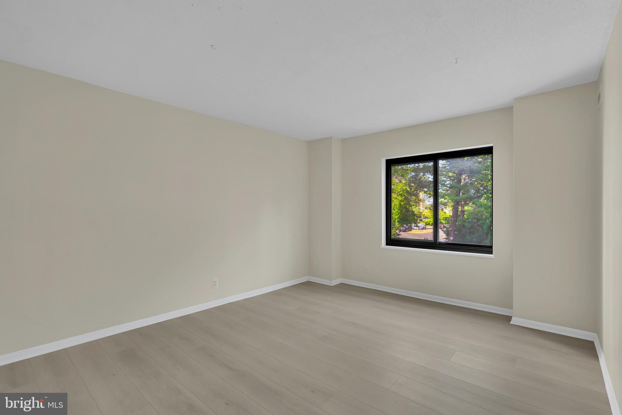 309 Yoakum Pkwy #308