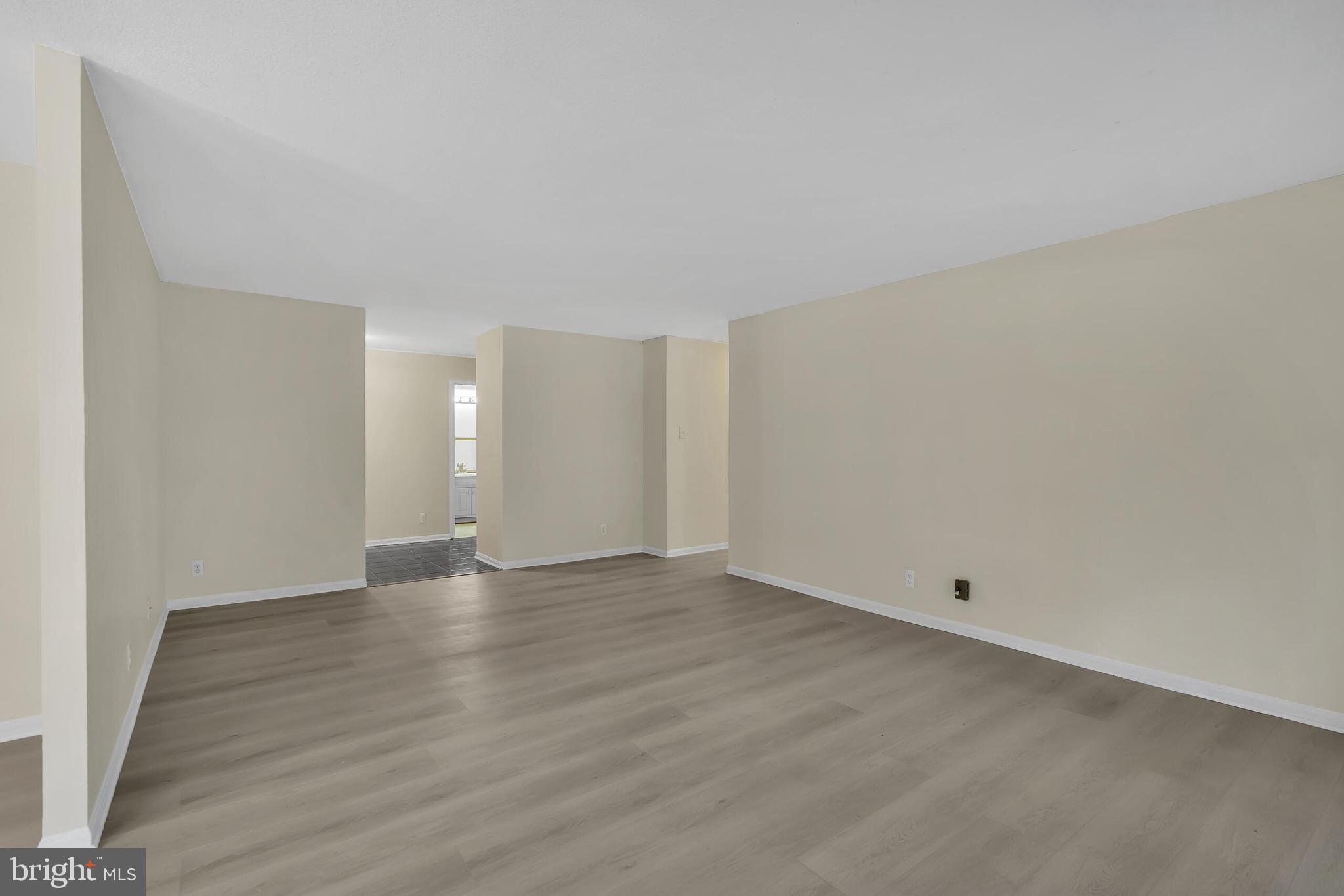 309 Yoakum Pkwy #308