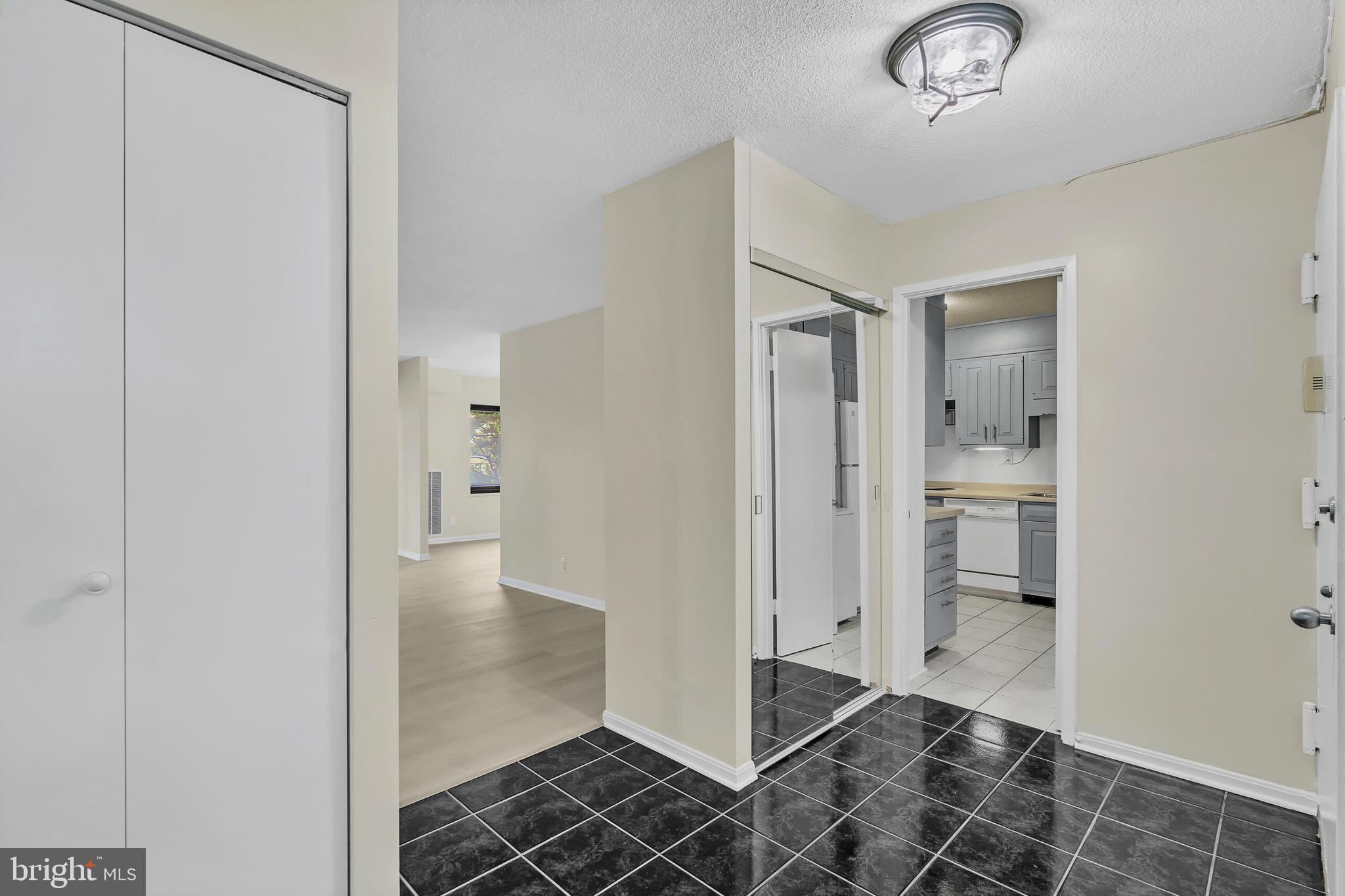 309 Yoakum Pkwy #308