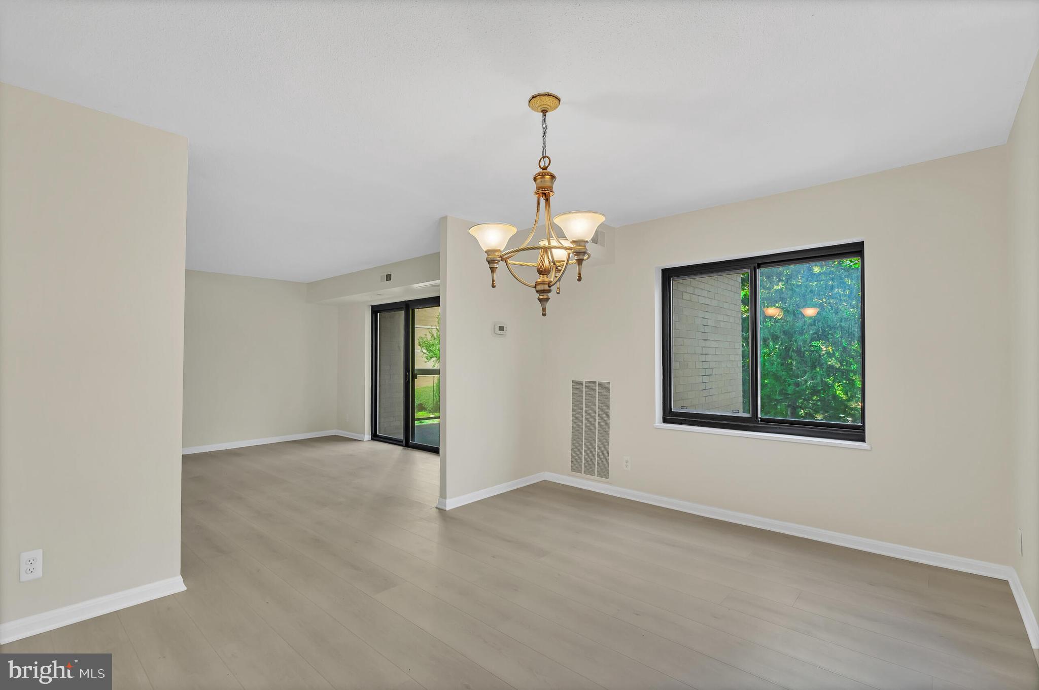 309 Yoakum Pkwy #308