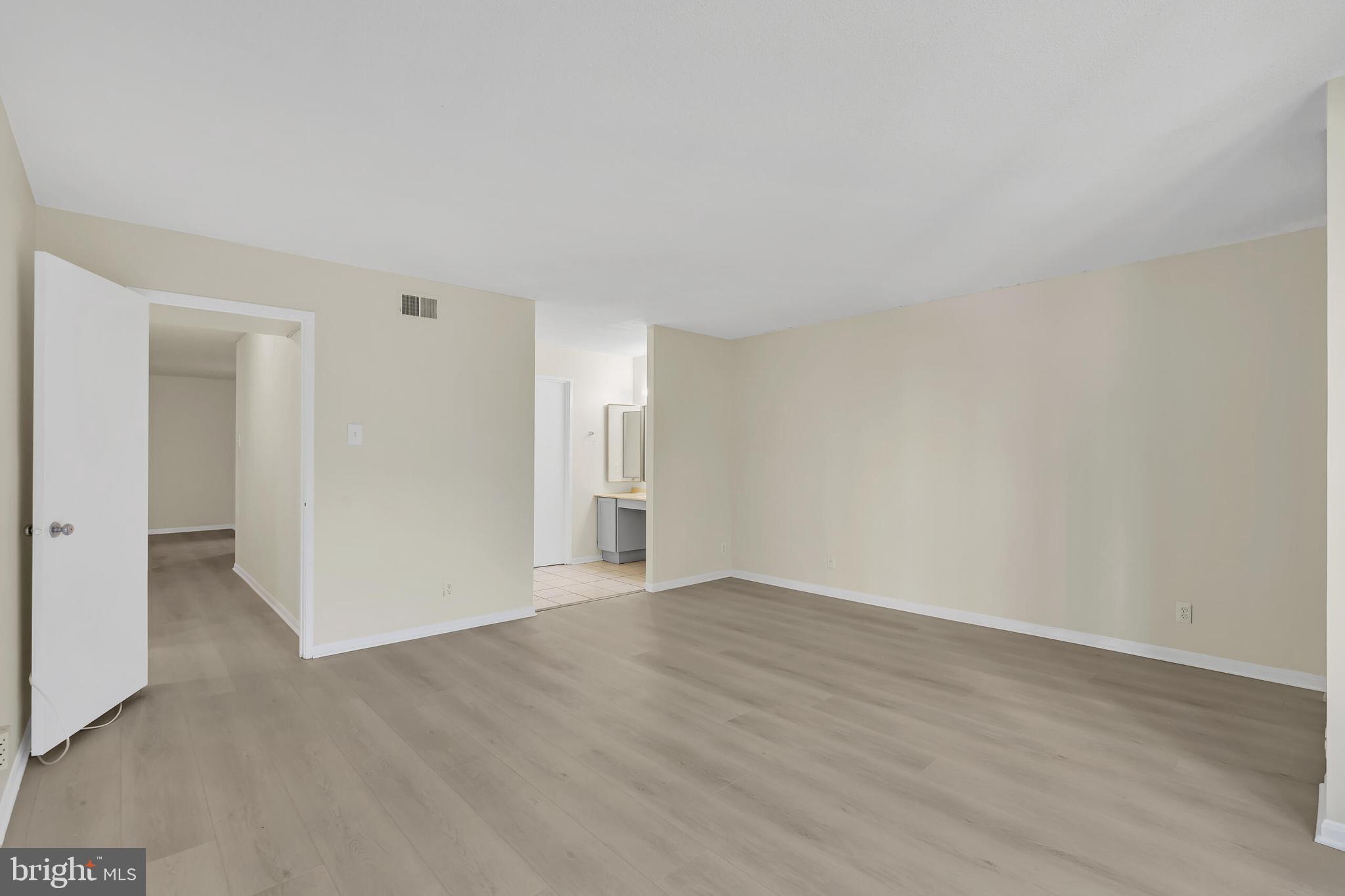 309 Yoakum Pkwy #308