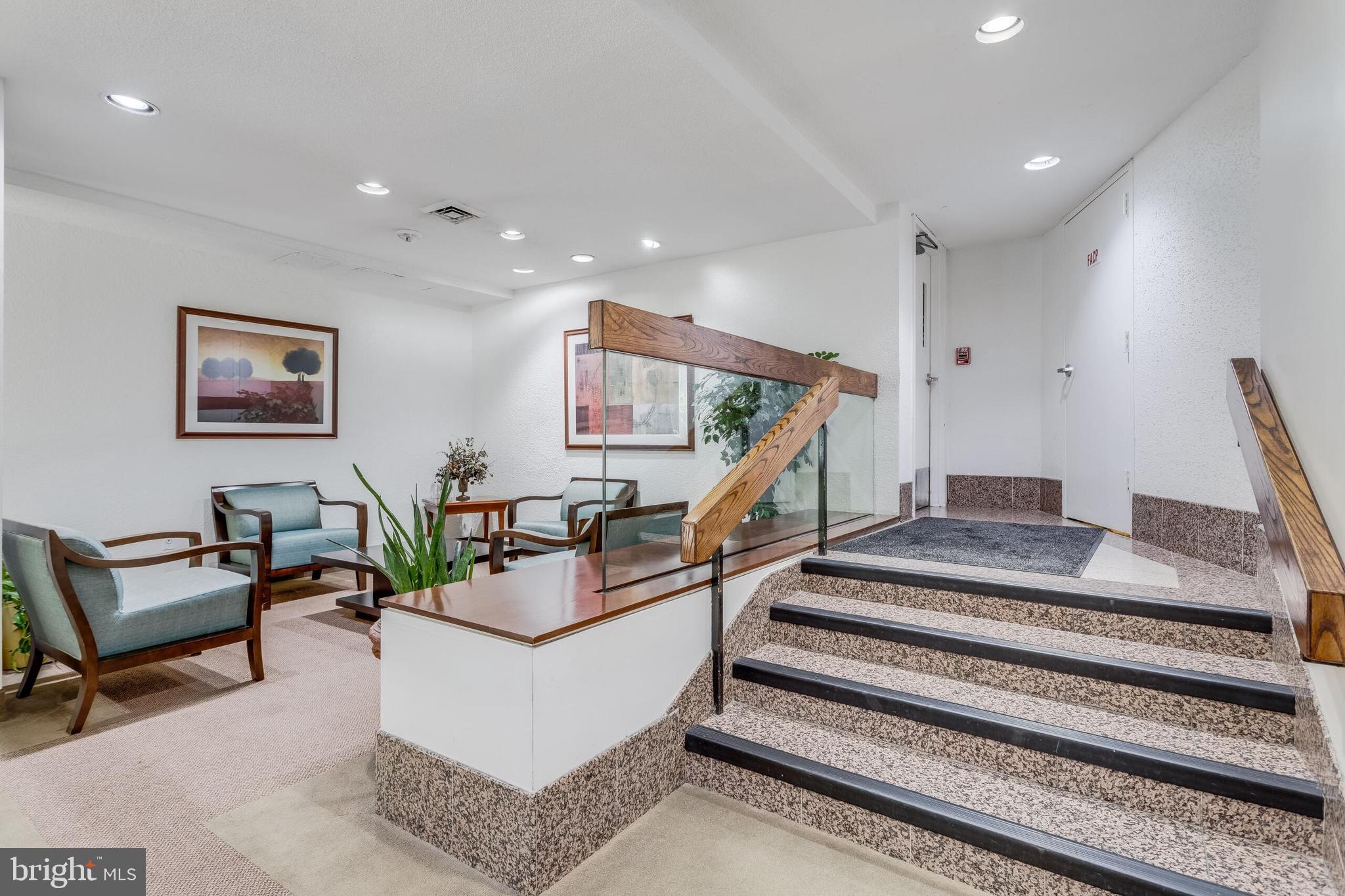 309 Yoakum Pkwy #308