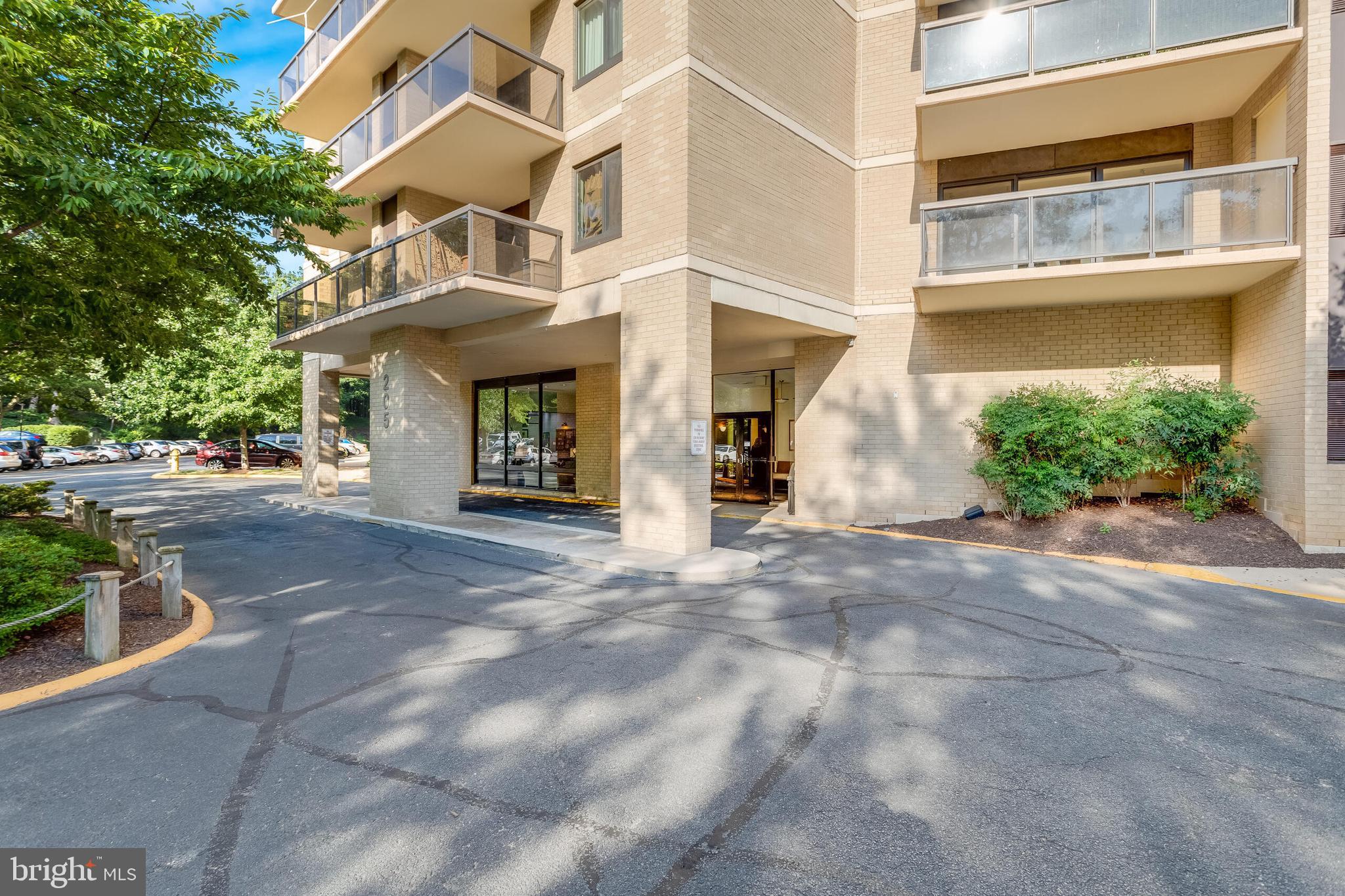 309 Yoakum Pkwy #308