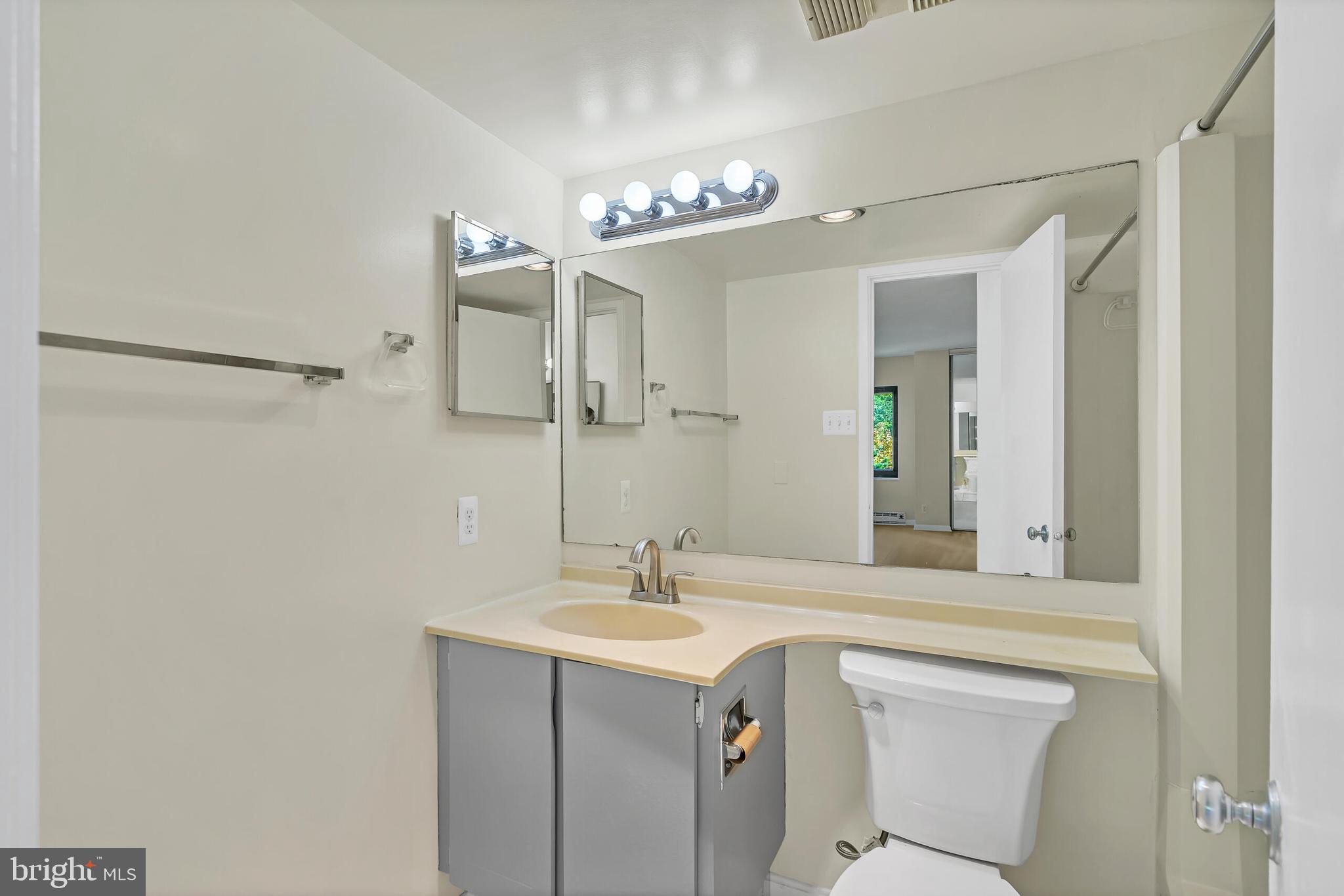 309 Yoakum Pkwy #308