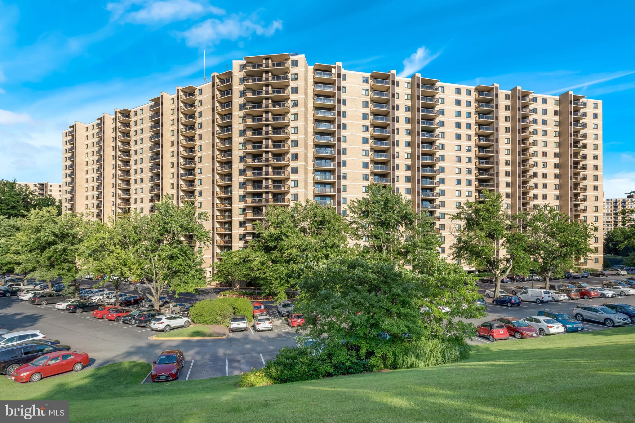 309 Yoakum Pkwy #308