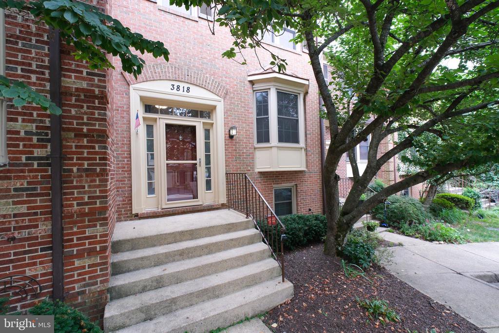 3818 VERMONT COURT