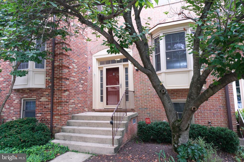 3818 VERMONT COURT