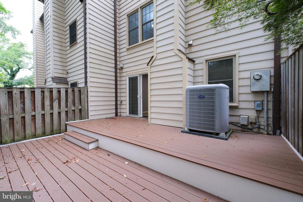 3818 VERMONT COURT