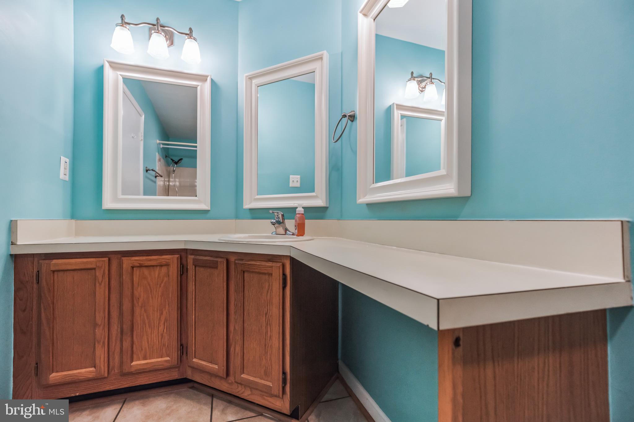 6911 VICTORIA DRIVE Unit: 6911-G