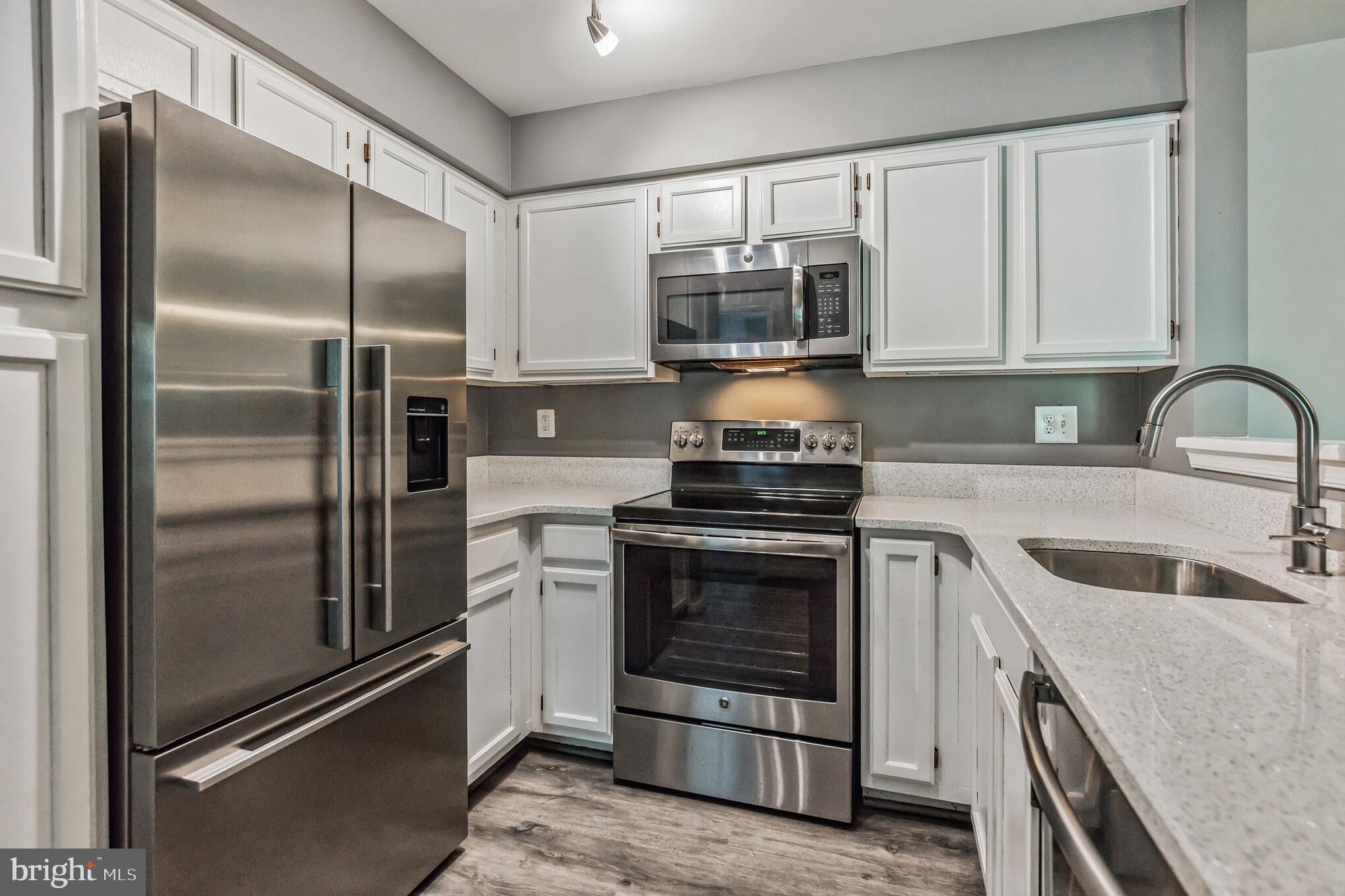 6911 VICTORIA DRIVE Unit: 6911-G