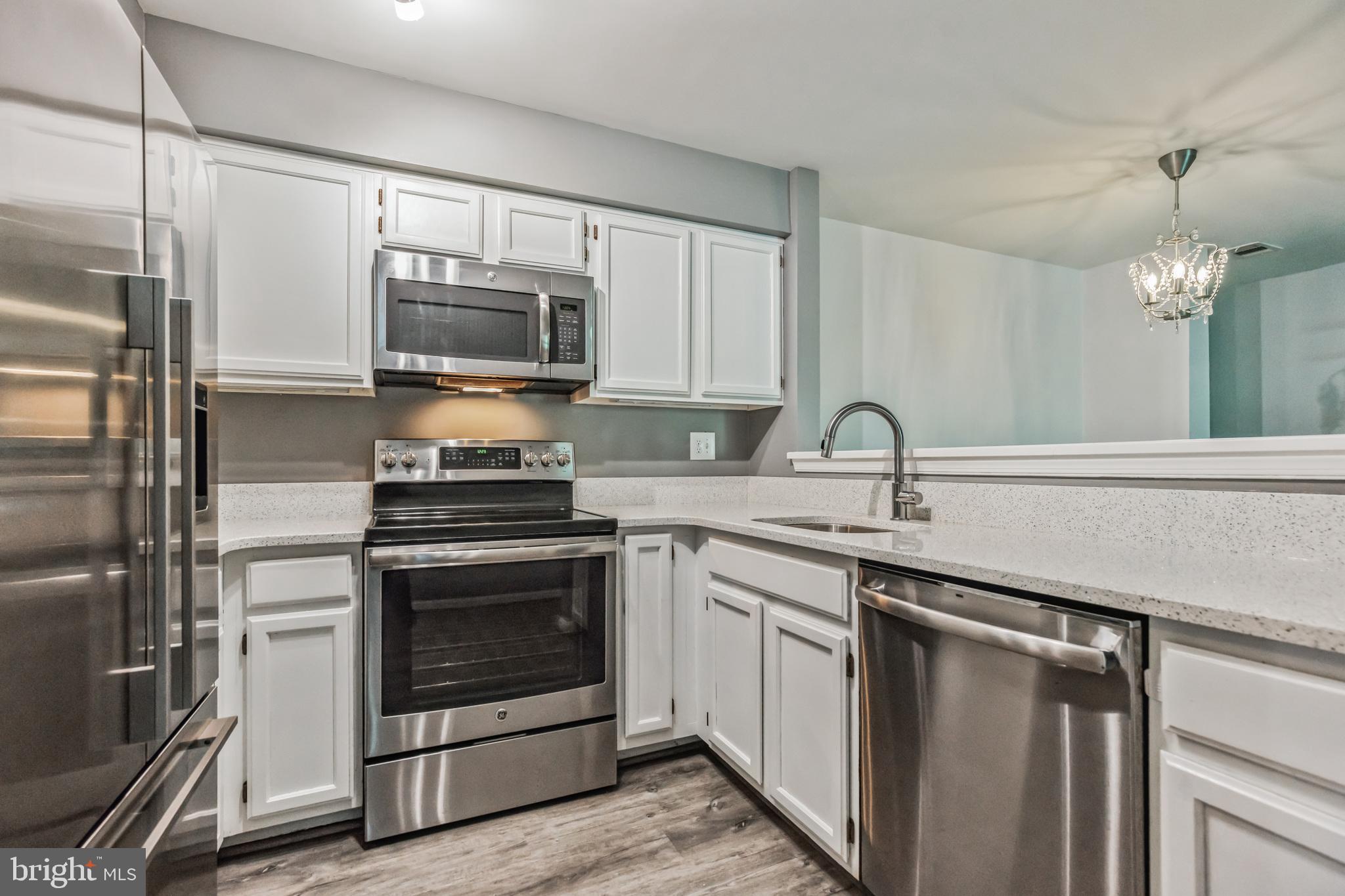 6911 VICTORIA DRIVE Unit: 6911-G