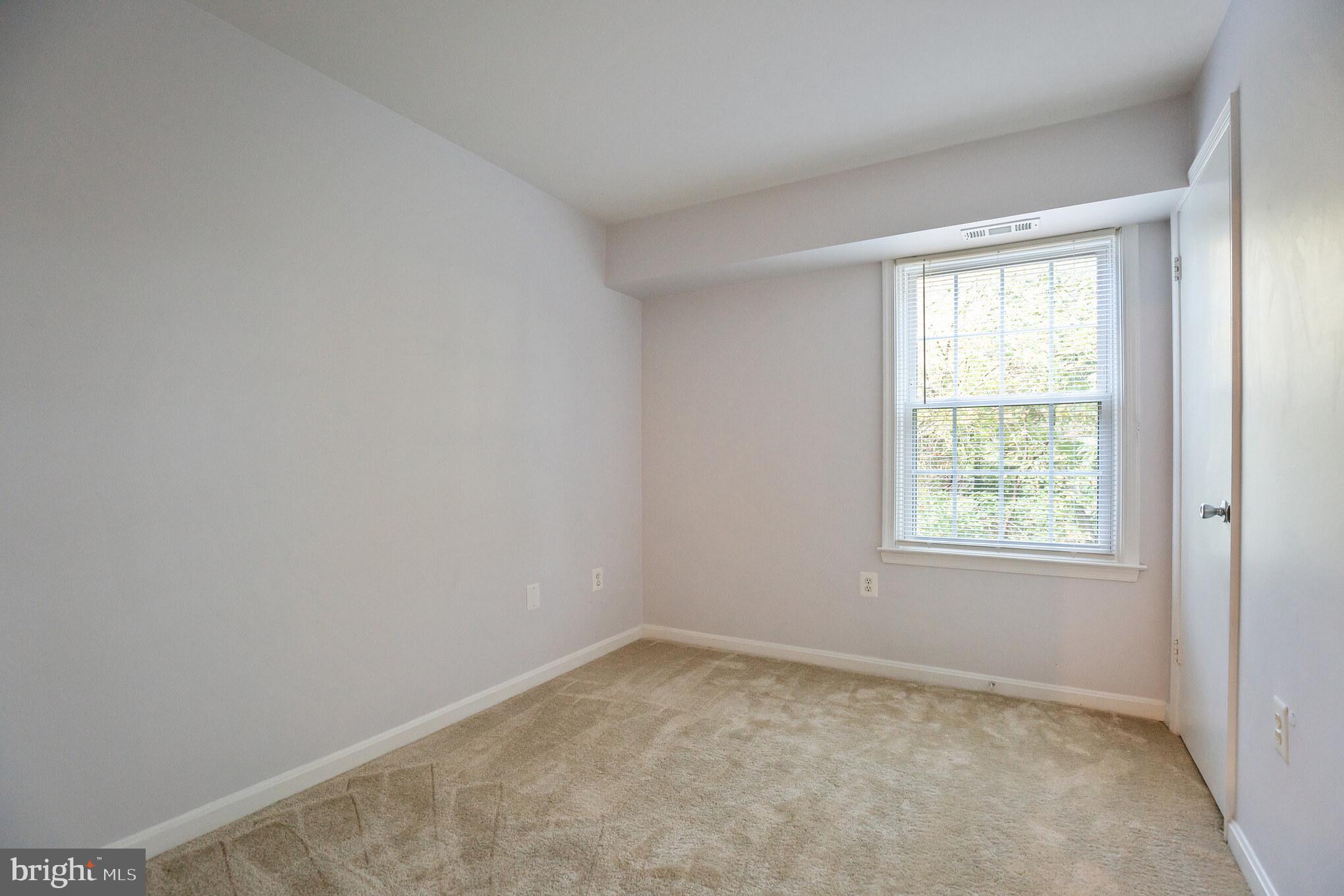 6911 VICTORIA DRIVE Unit: 6911-G