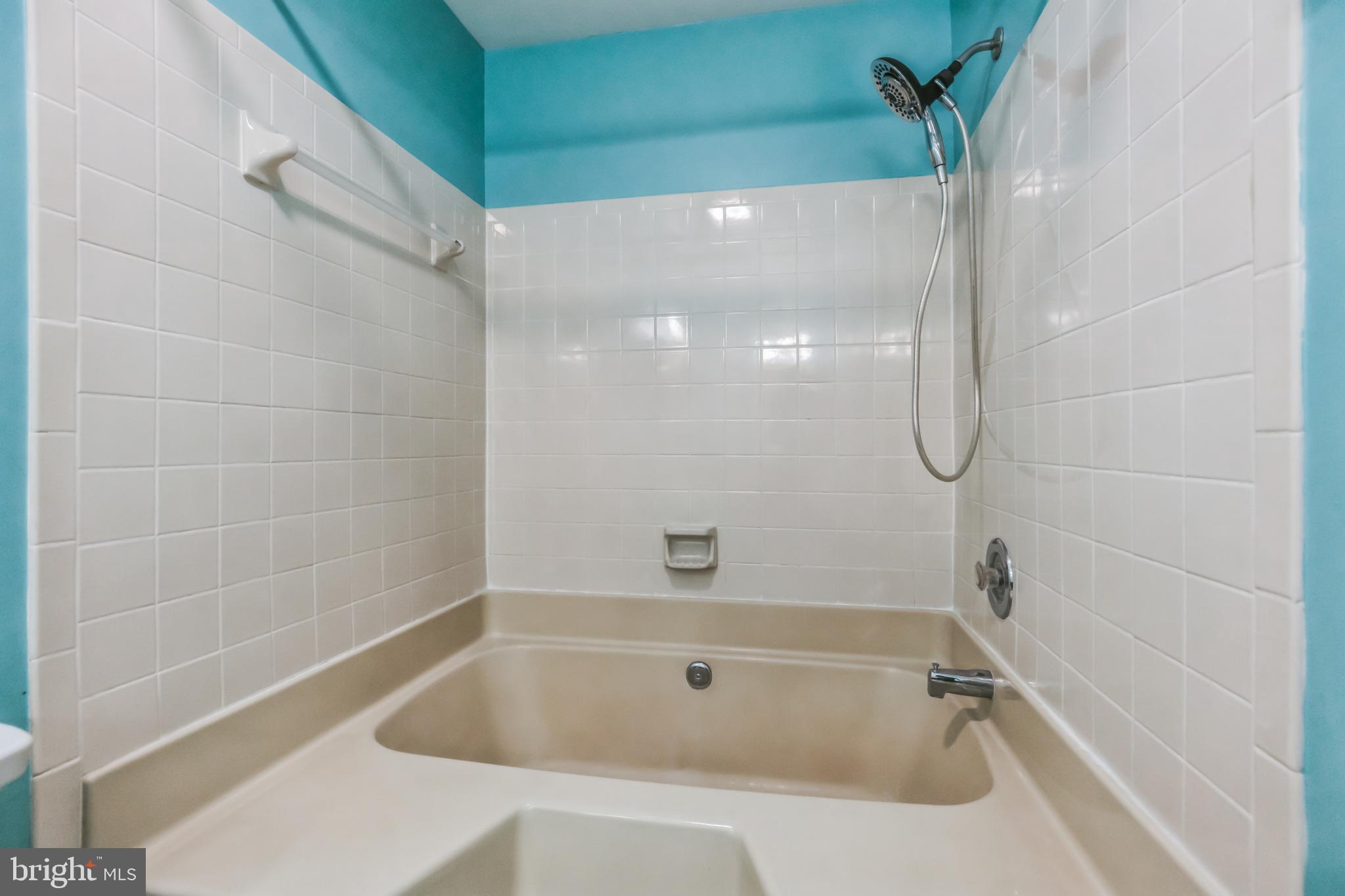 6911 VICTORIA DRIVE Unit: 6911-G