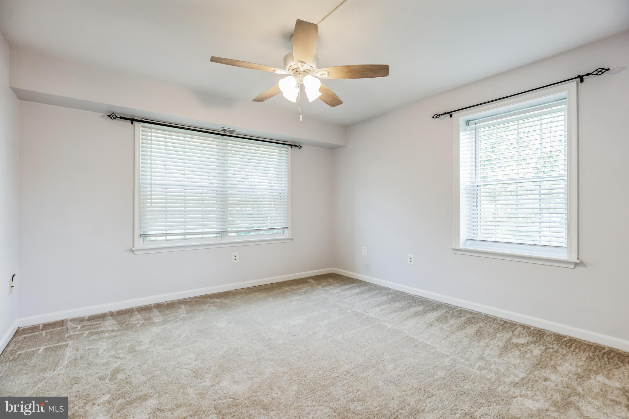 6911 VICTORIA DRIVE Unit: 6911-G