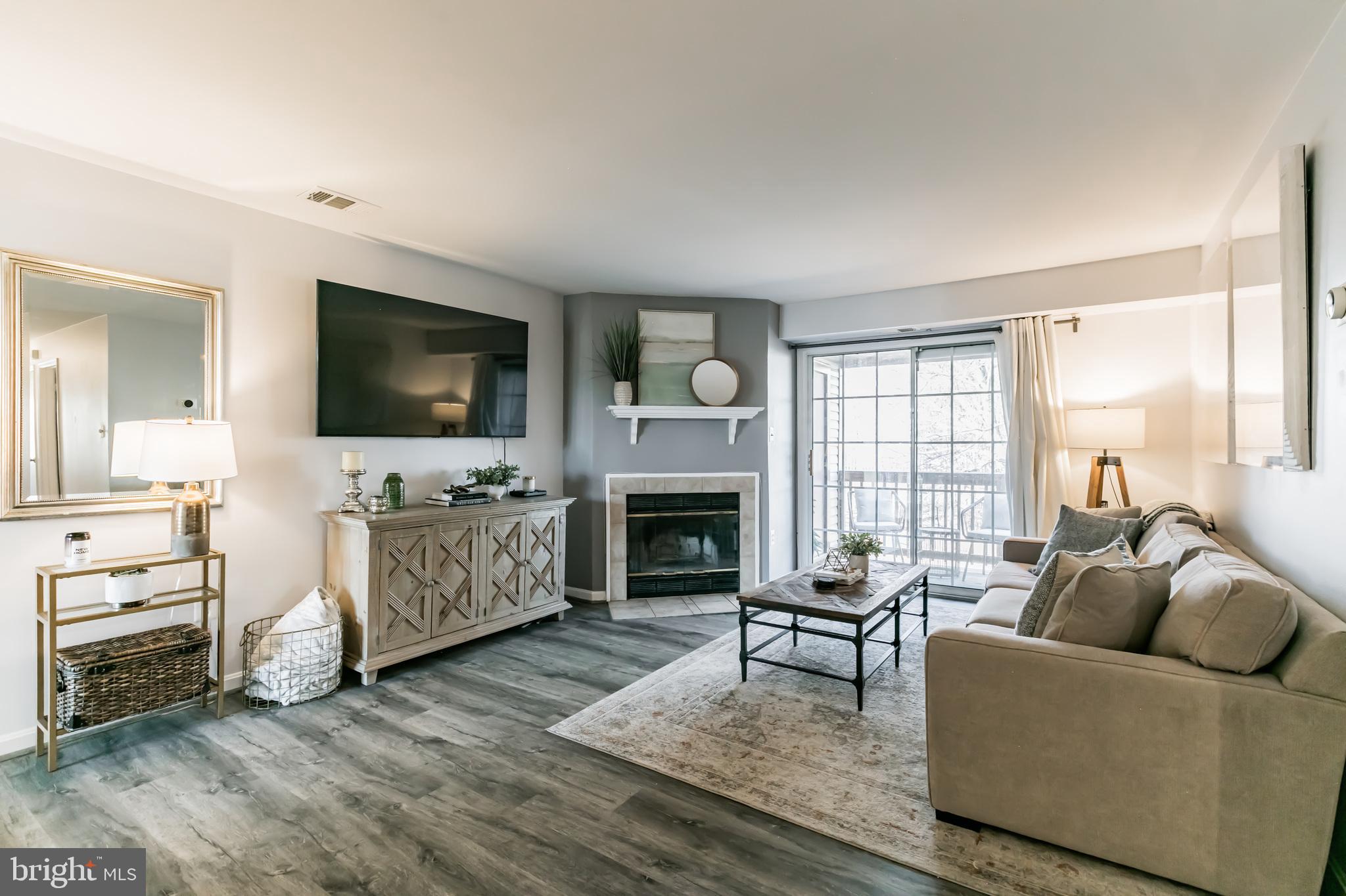 6911-G Victoria Dr