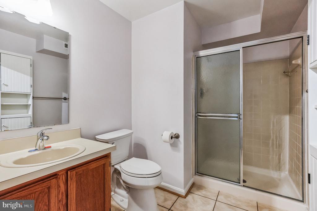 6911-G Victoria Dr