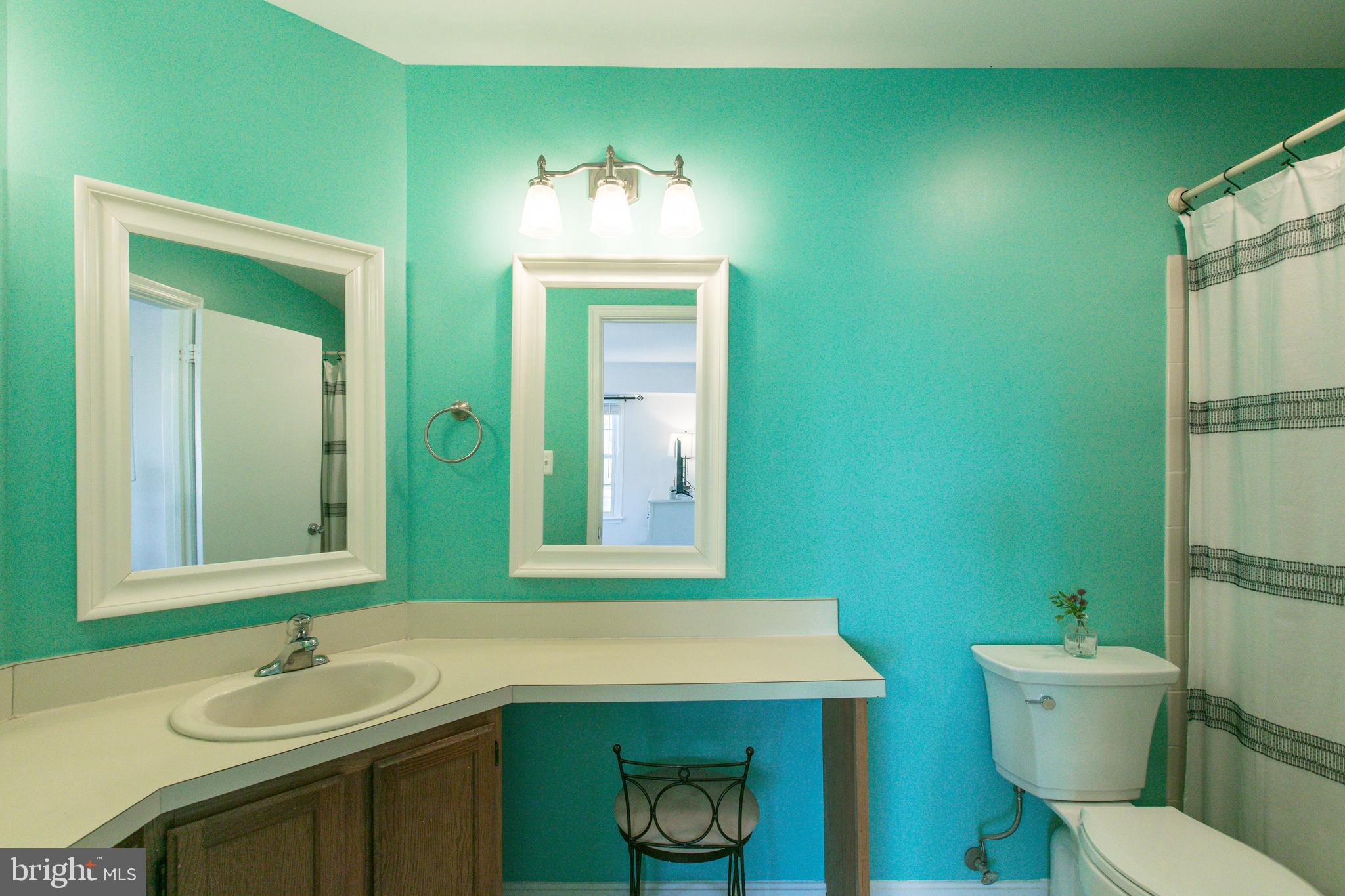 6911-G Victoria Dr