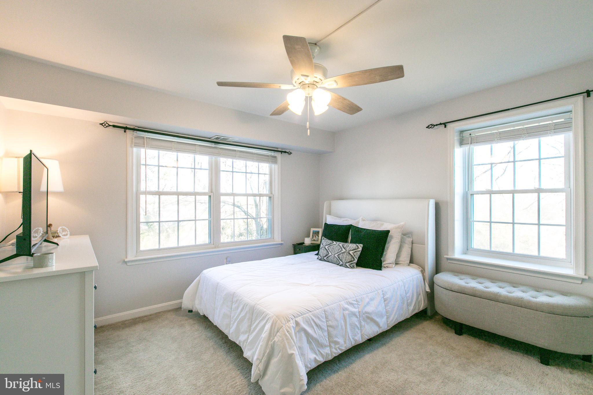 6911-G Victoria Dr