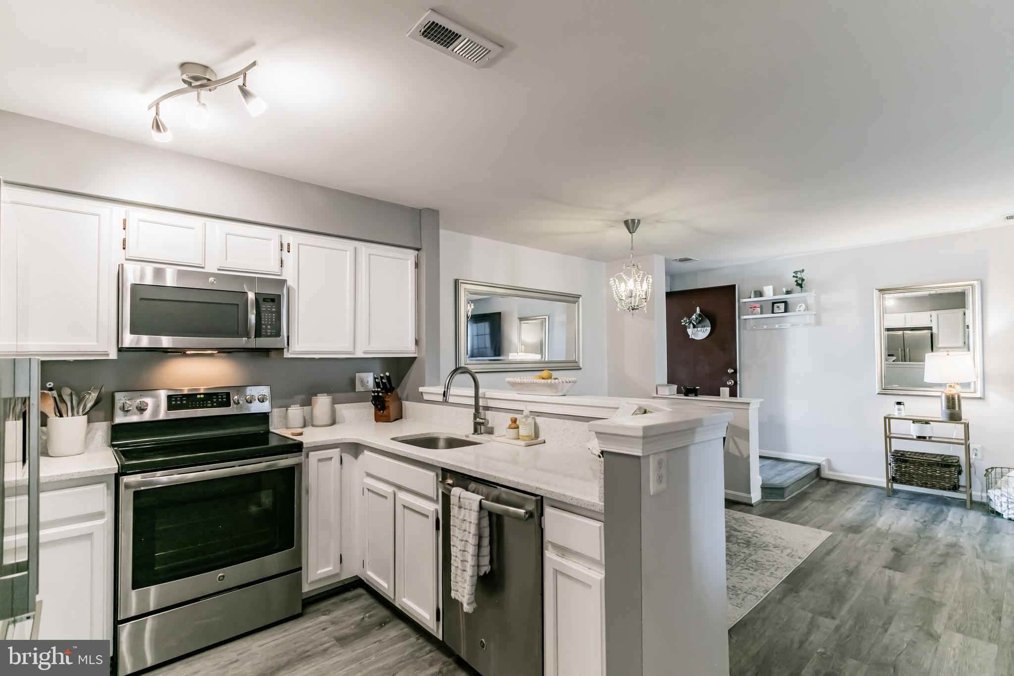 6911-G Victoria Dr