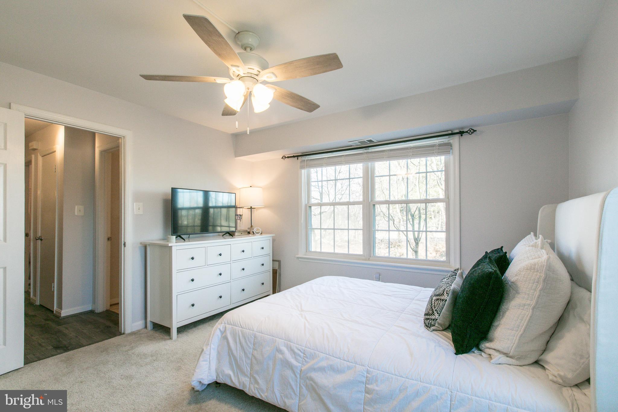 6911-G Victoria Dr