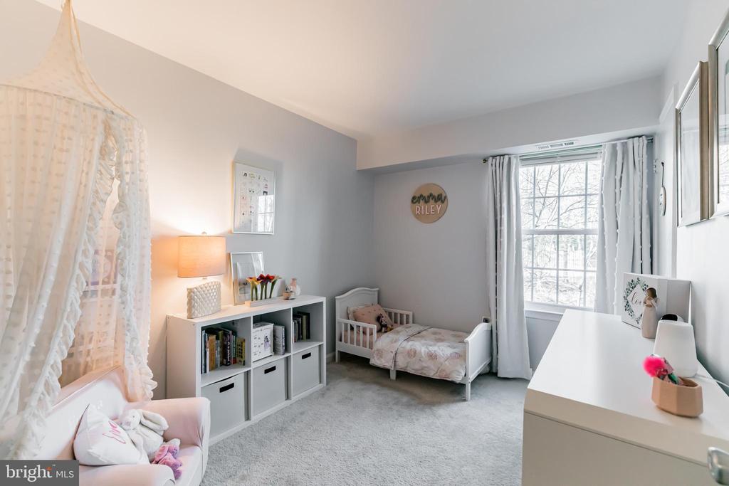 6911-G Victoria Dr