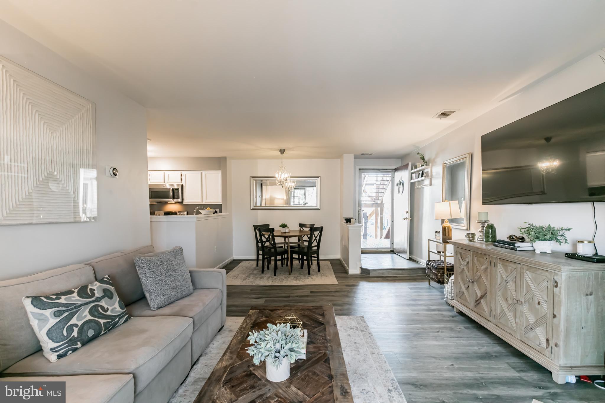6911-G Victoria Dr