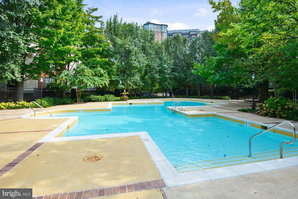 1536 LINCOLN WAY 101