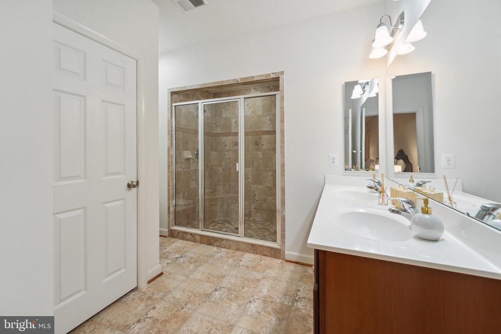 5722 CALLCOTT WAY