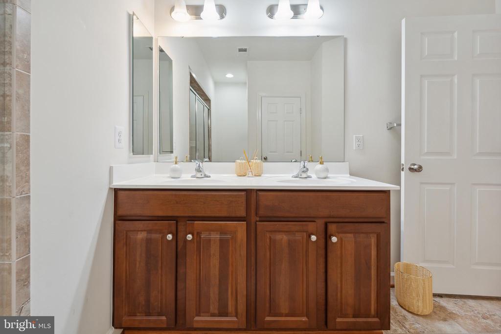 5722 CALLCOTT WAY