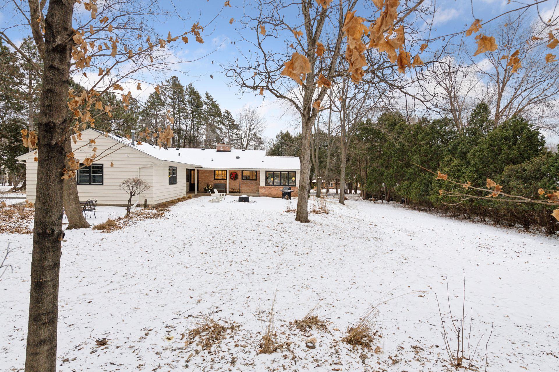 3840 Honeysuckle Road